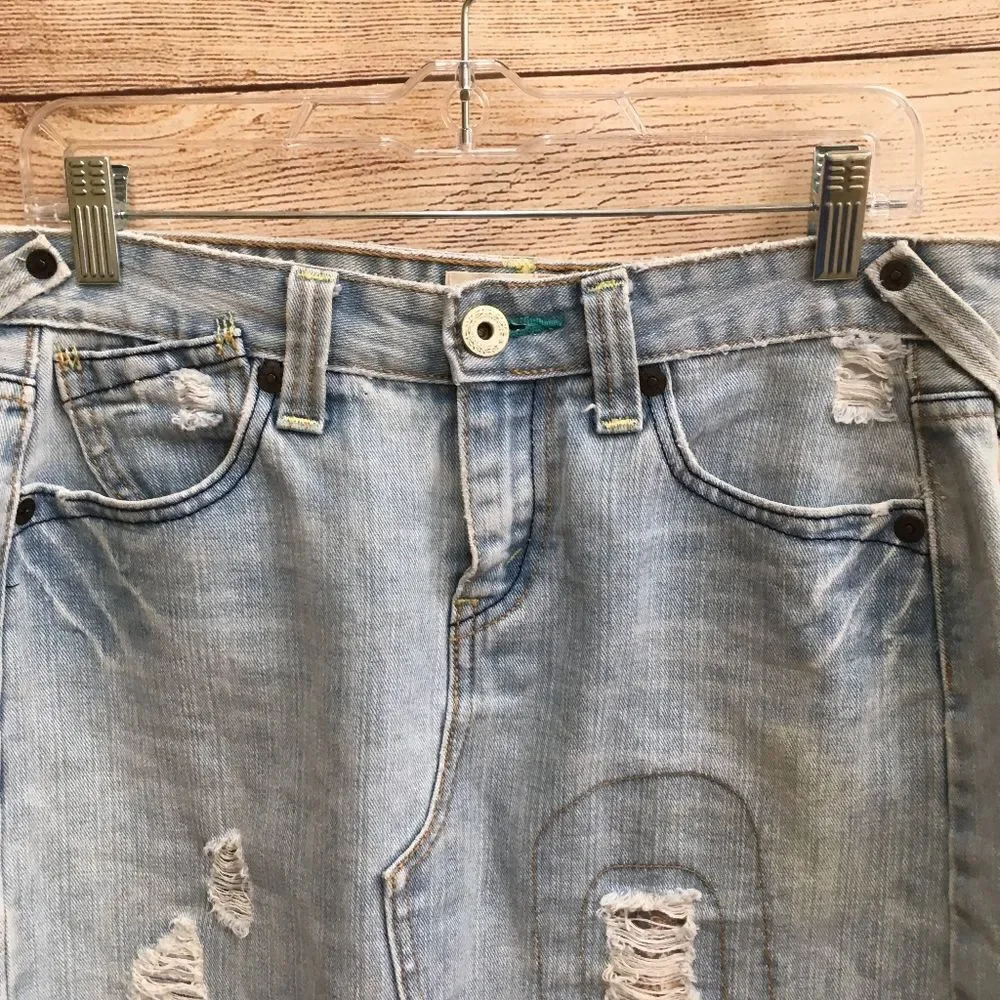 LEVIS DISTRESSED JEAN SKIRT‎